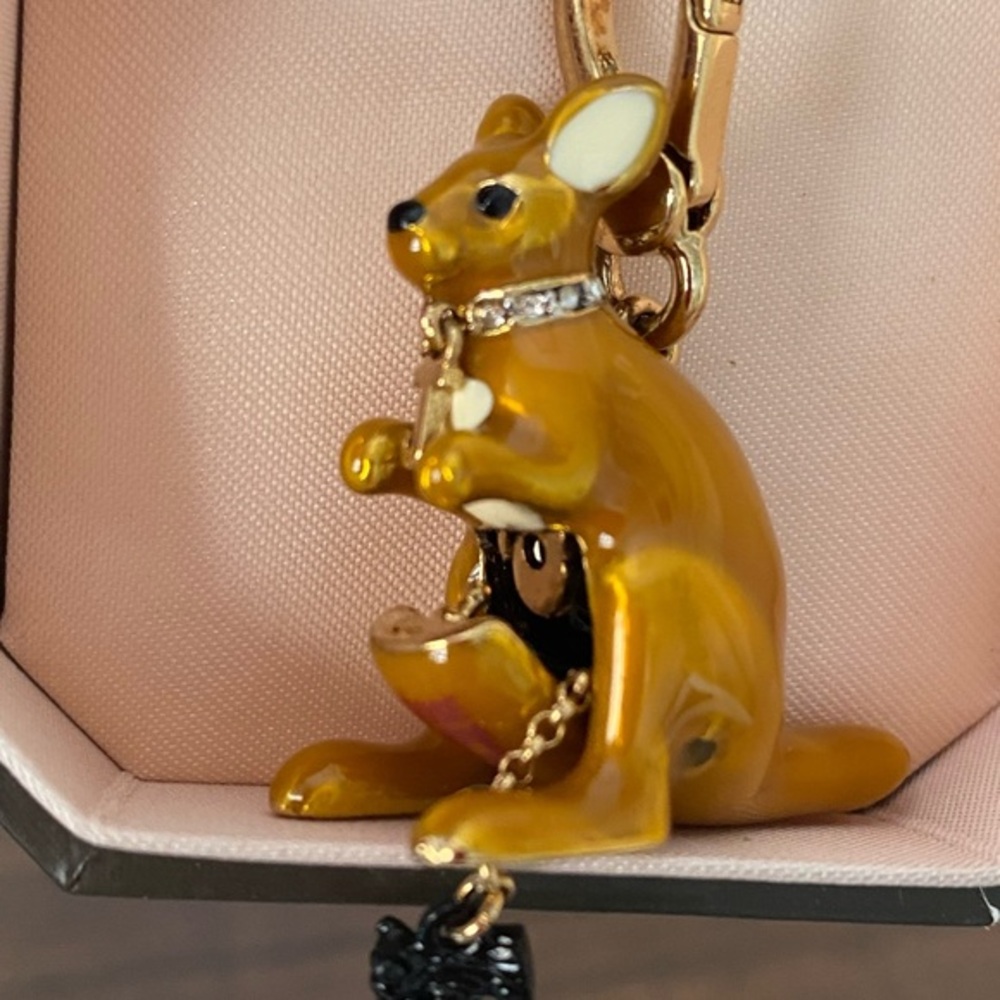 NWT Juicy Couture RARE Kangaroo Charm opens up in the front pouch a small dog